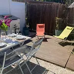 Avec Grande Terrasse Et Jardin Privatif Au Pyla *